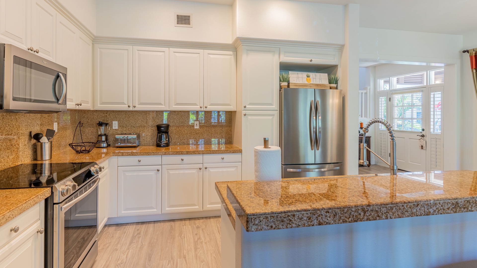 Kapolei Vacation Rentals, Coconut Plantation 1074-1 - Gracious amenities for your culinary adventures in the kitchen.