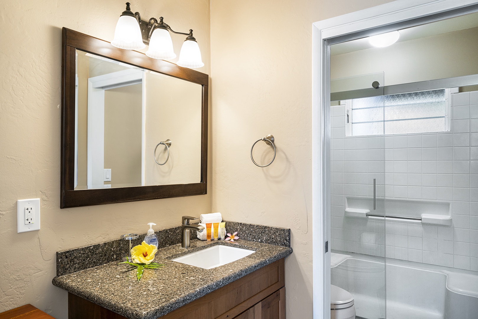 Kailua Kona Vacation Rentals, Keauhou Resort 113 - Remodeled bathroom