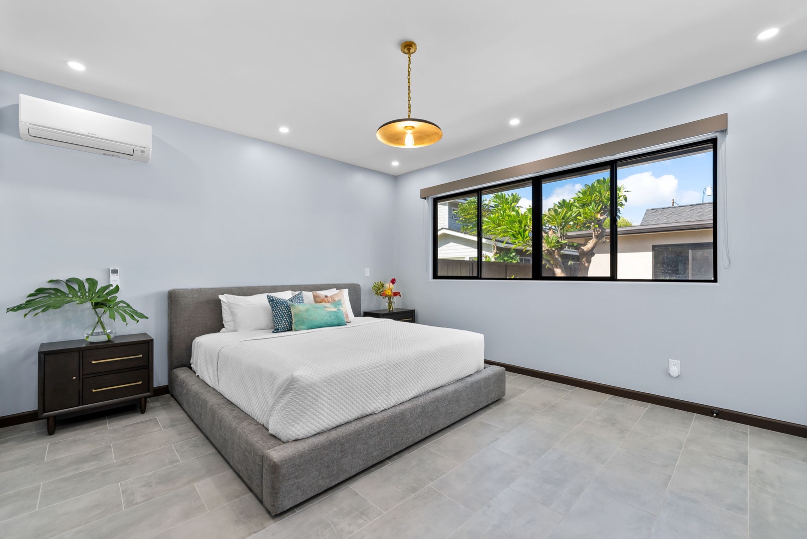 Honolulu Vacation Rentals, Kahala Zen - Spacious bedroom with a king-size bed and a calming color palette.