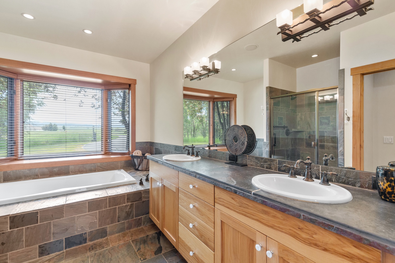 Bozeman Vacation Rentals, The Woodland Oasis - Ensuite bathroom with jacuzzi tub