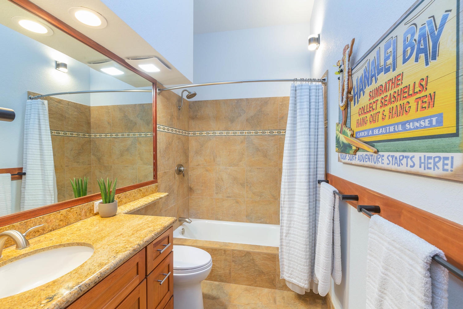 Princeville Vacation Rentals, Makana Lei - Guest bathroom