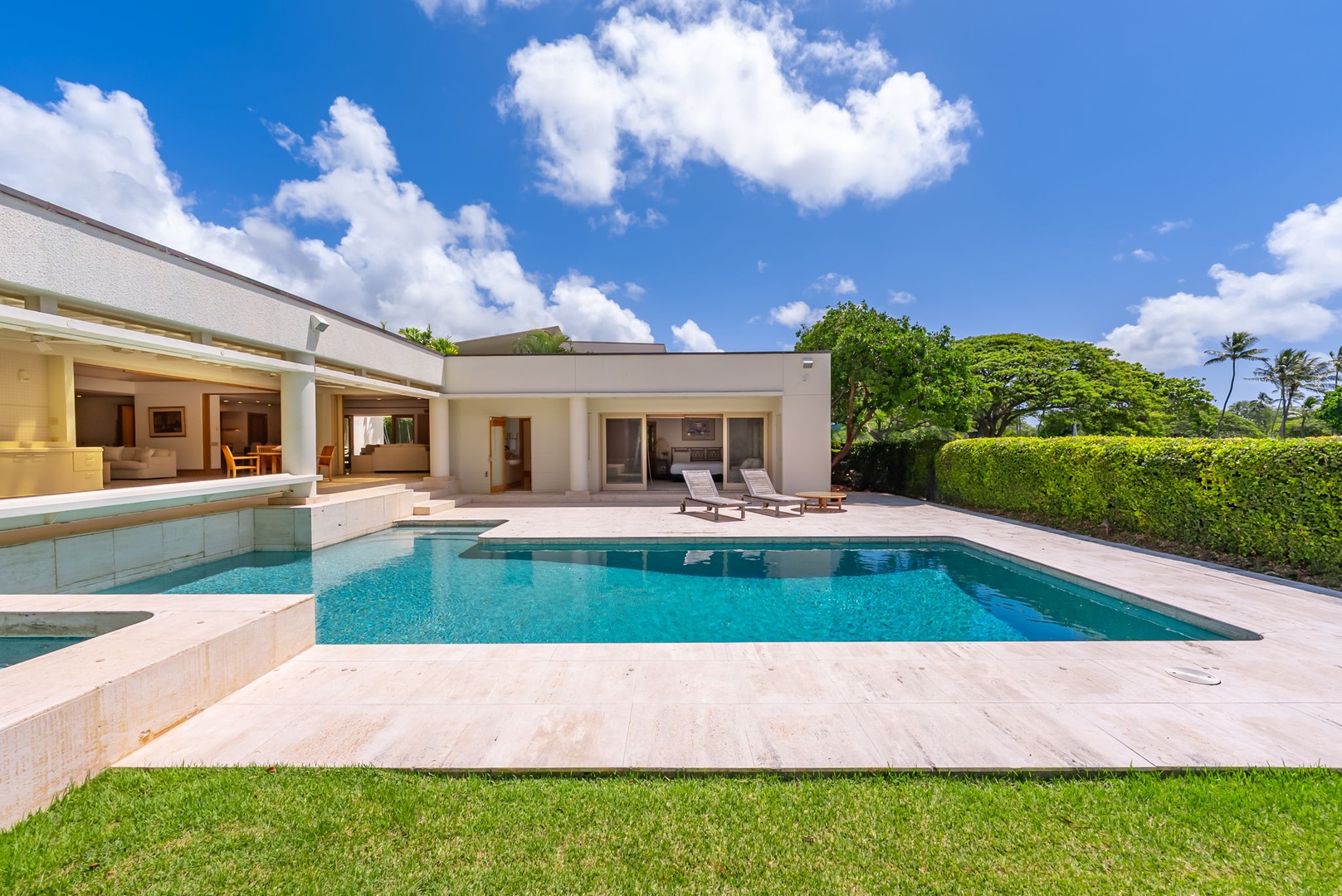 Honolulu Vacation Rentals, Luxury Golf Course Retreat in Kahala - 1077 Waiholo* - 