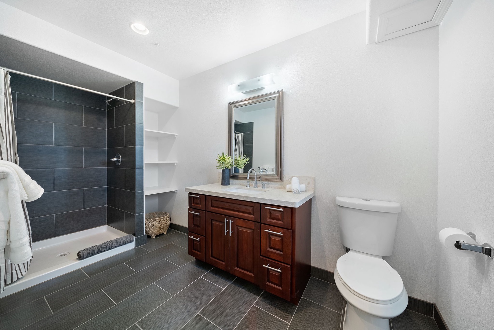Kaaawa Vacation Rentals, Kualoa Ohia - Ensuite full bath attached to guest bedroom 3