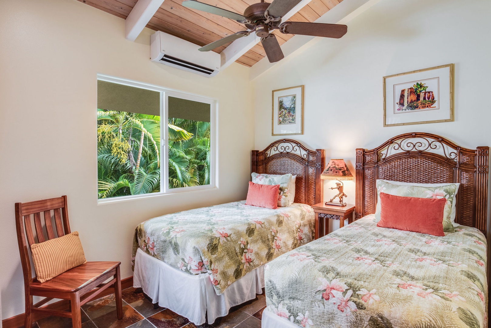 Kailua Kona Vacation Rentals, Kona Beach Bungalows** - Experience comfort in Moku's twin bed setup, perfect for restful nights for the little ones