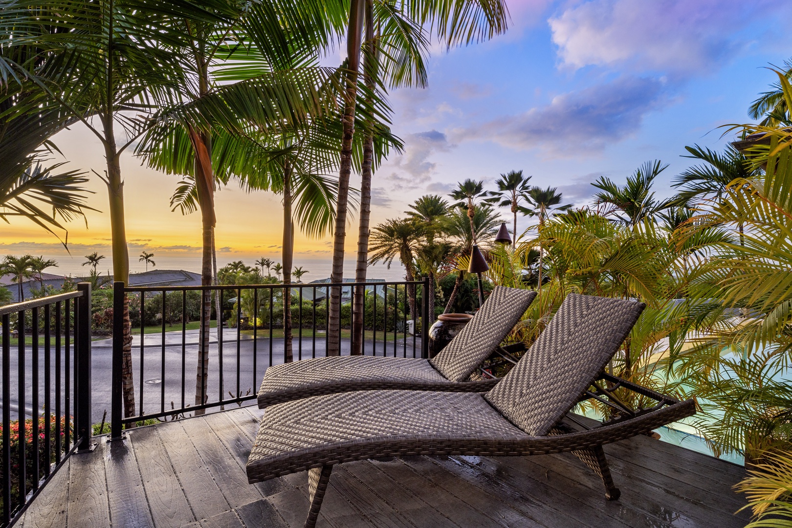 Kailua Kona Vacation Rentals, Ohana le'ale'a - Lounge poolside at sunset and take in the breathtaking island colors.