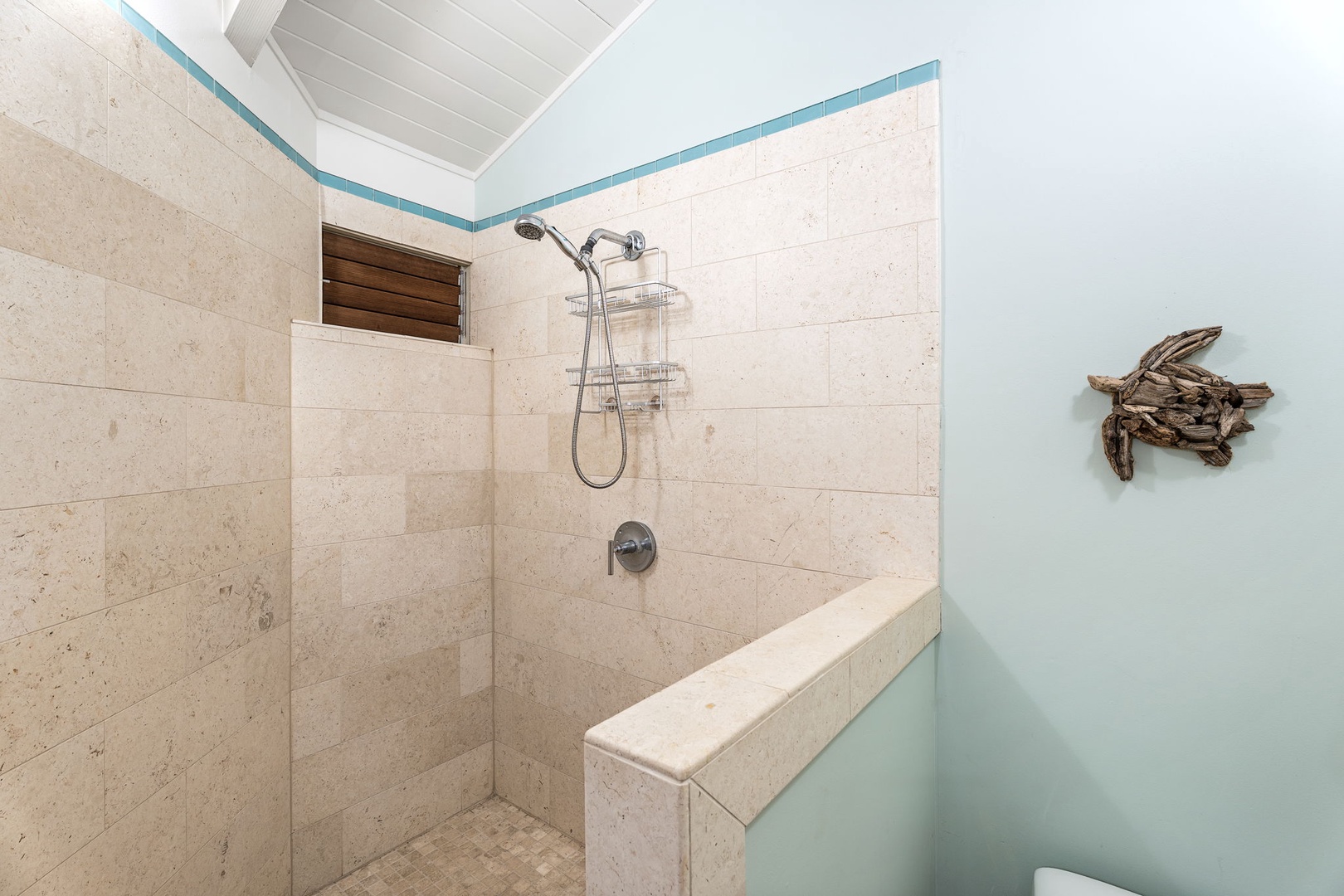 Kamuela Vacation Rentals, Island Time Retreat - A half-wall shower keeps the bathroom feeling open while adding a subtle touch of privacy.