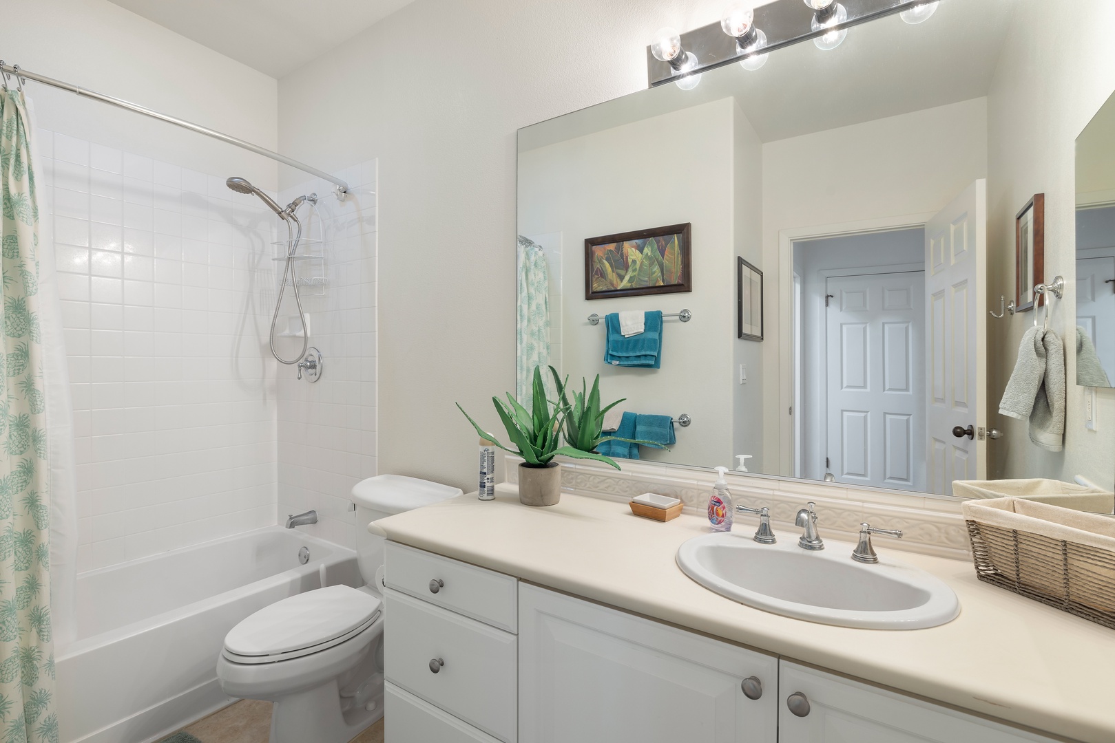 Kapolei Vacation Rentals, Coconut Plantation 1190-1 - The second guest bathroom with a shower.