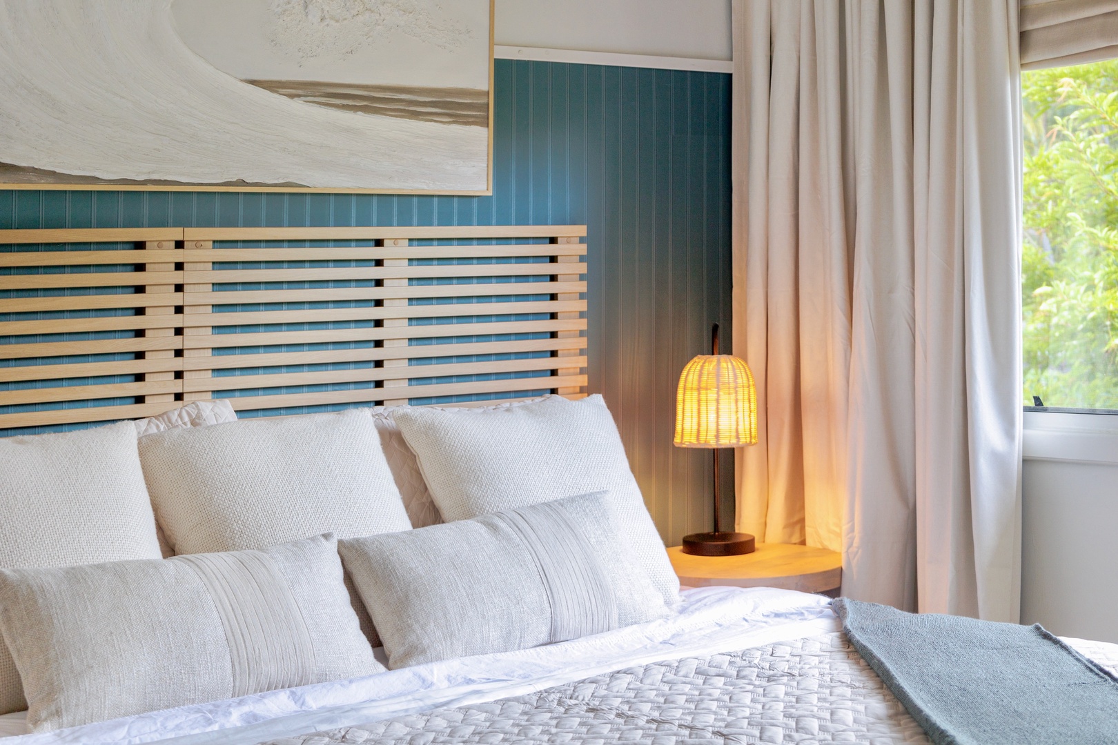 Kailua Kona Vacation Rentals, Keauhou Kai C301 - Layered white bedding against a slatted headboard, the kind you sleep hard in.