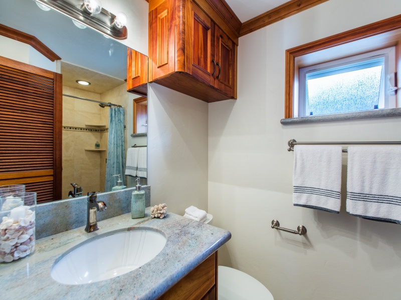 Haleiwa Vacation Rentals, Pipeline House (Oahu KC) - Bathroom with shower.