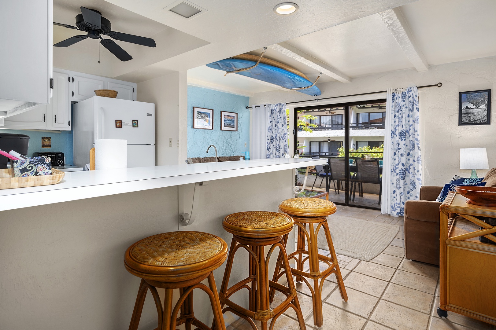 Kailua Kona Vacation Rentals, Casa De Emdeko 222 - Breakfast bar for 3!