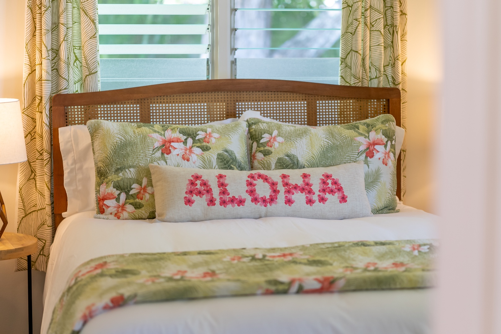 Kailua Vacation Rentals, Nohie Lanikai - When it is time to get some rest, relax in the gorgeous linens.