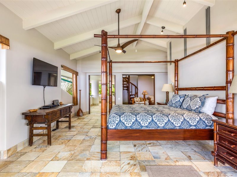 Kailua Kona Vacation Rentals, Blue Water - Vaulted ceilings, ceiling fans and wonderful natural light throughout