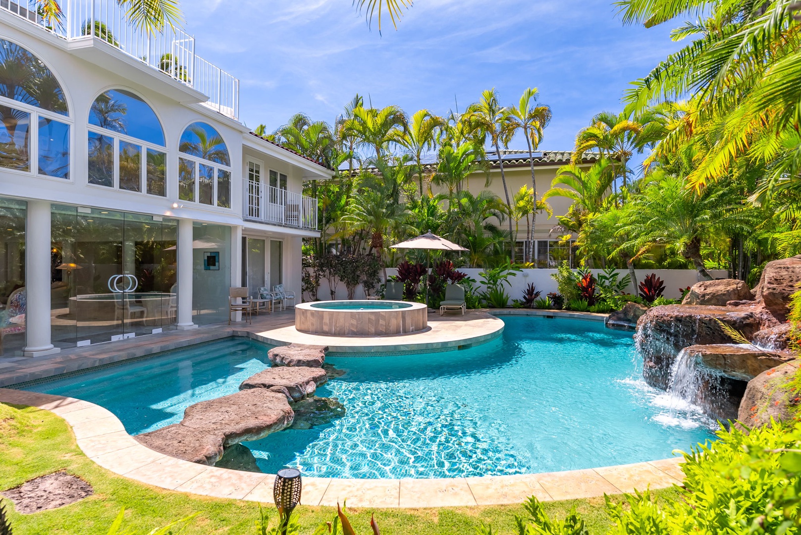 Honolulu Vacation Rentals, Kahala Oasis - Resort-style pool with an attached spa and plenty of lounge seating, creating a private oasis for relaxation.