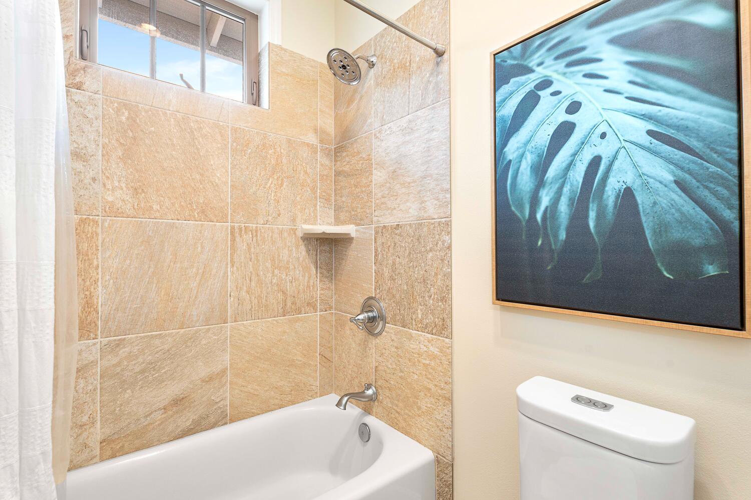 Kailua-Kona Vacation Rentals, Holua Kai #26 - Compact and modern full bathroom with artistic touches and tiled walls.
