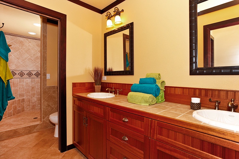 Waianae Vacation Rentals, Makaha Hale - Upstairs shared bathroom for primary suite one and queen bedroom one.