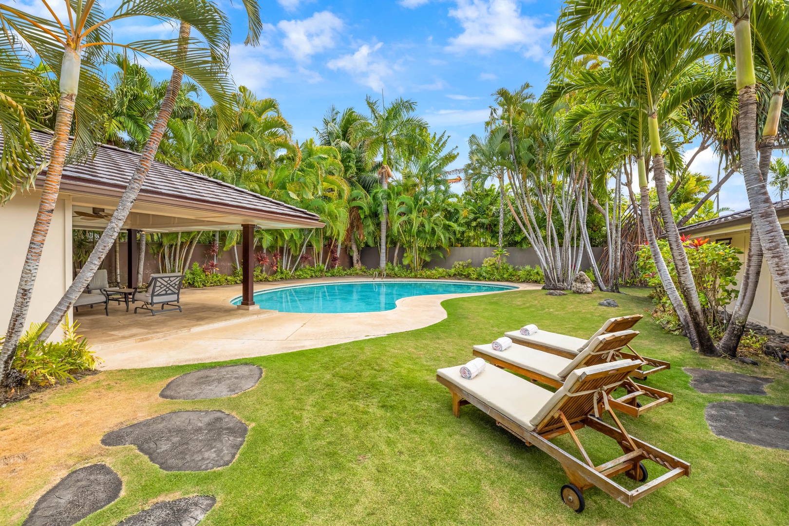 Honolulu Vacation Rentals, Kahala Breeze - Lush tropical paradise with a private pool and sun loungers.