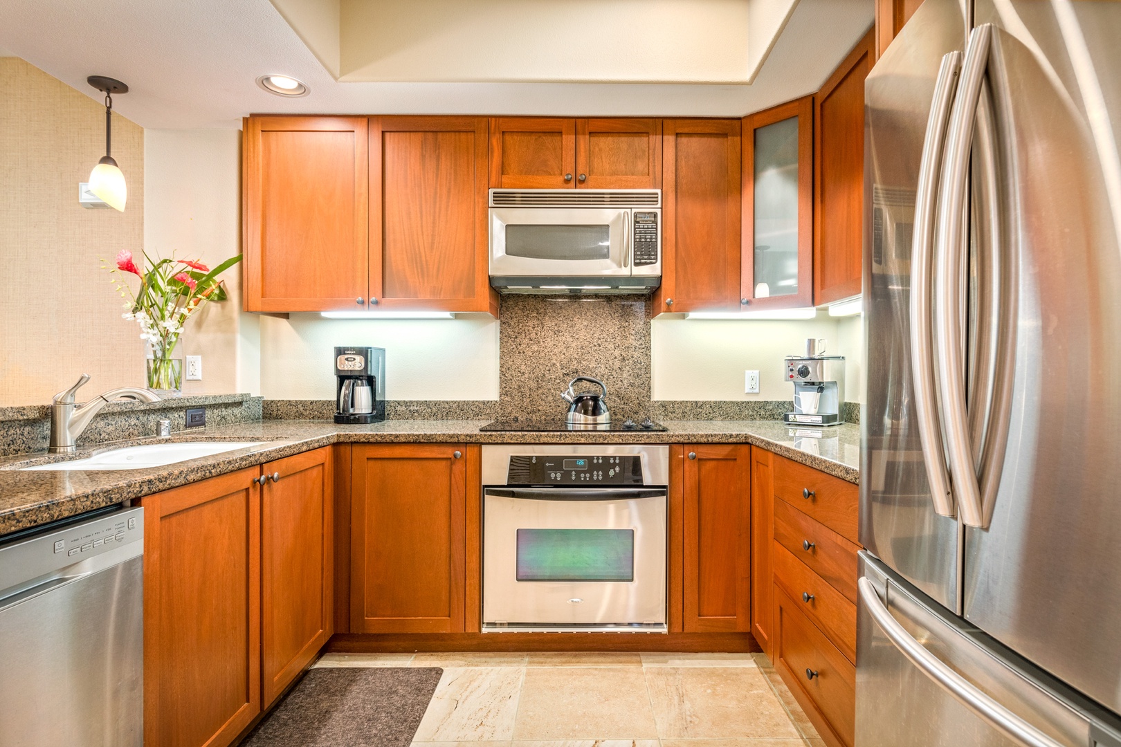 Waikoloa Vacation Rentals, 2BD Hali'i Kai (12C) at Waikoloa Resort - Gleaming and fully equipped kitchen, perfect for making meals at home.