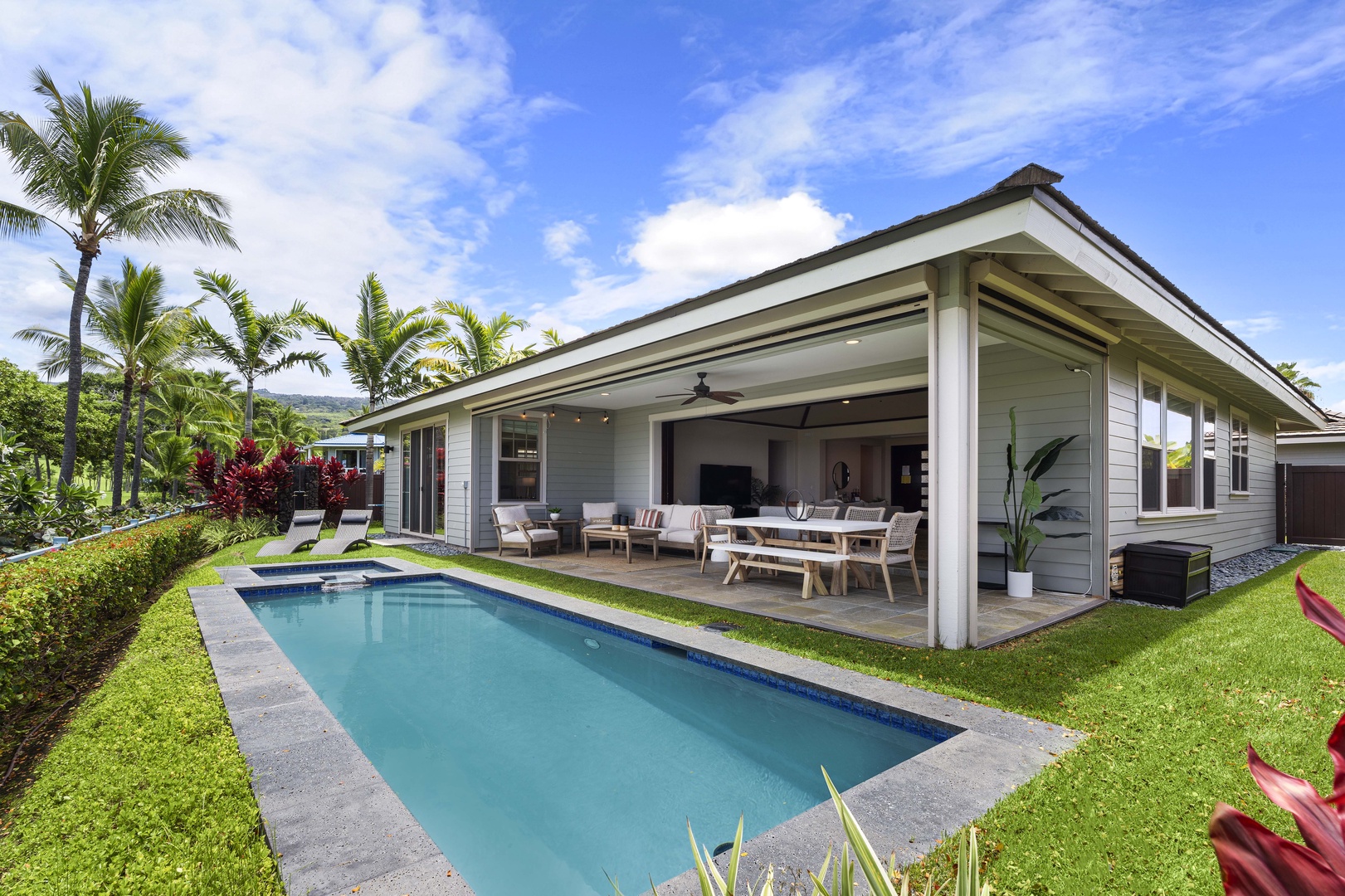 Kailua Kona Vacation Rentals, Holua Kai #27 - Ten steps from the couch to the water, the whole yard yours for the week.