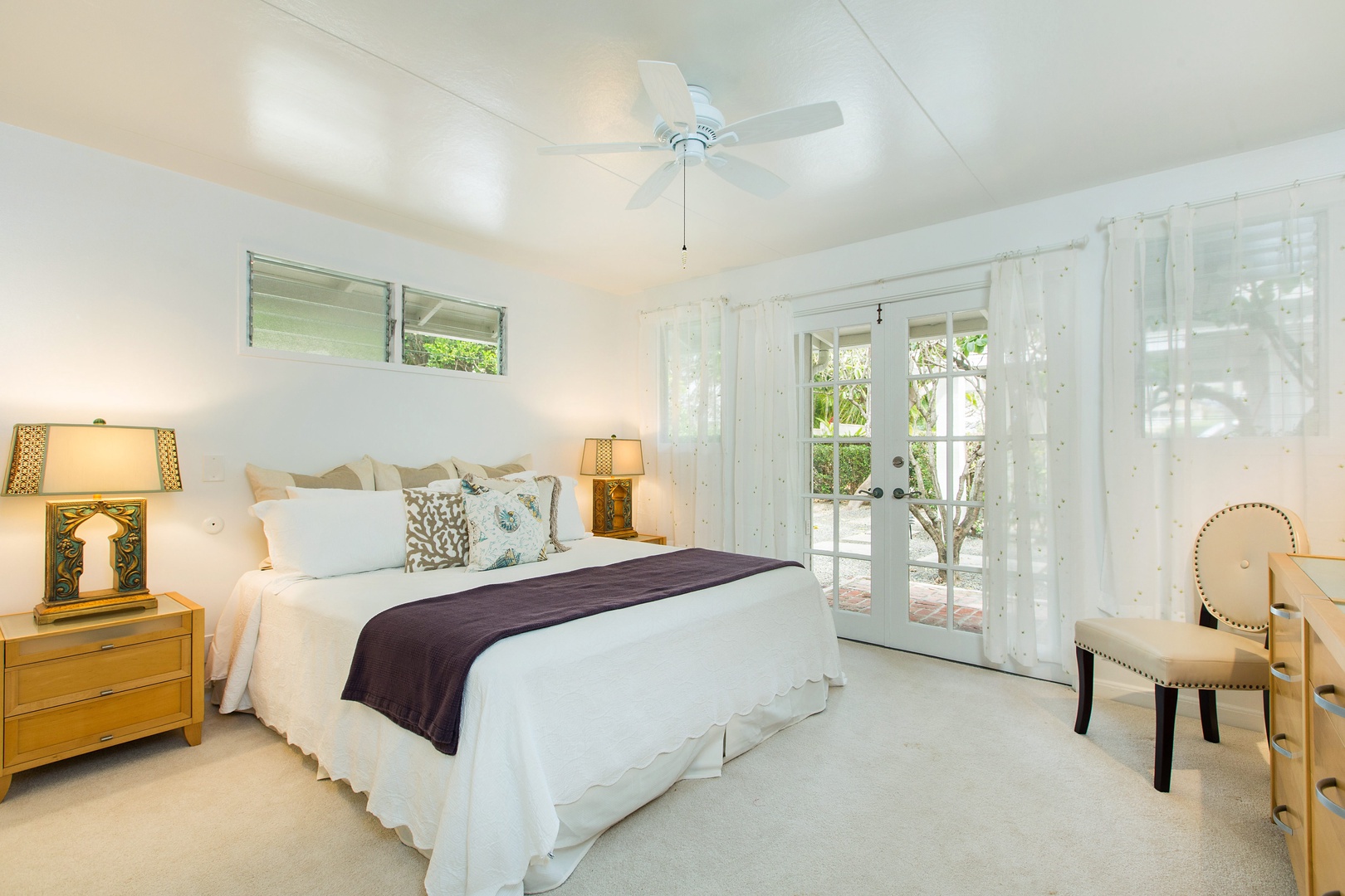 Honolulu Vacation Rentals, Hale Kai - Downstairs primary with ensuite bathroom. Window air conditioner.