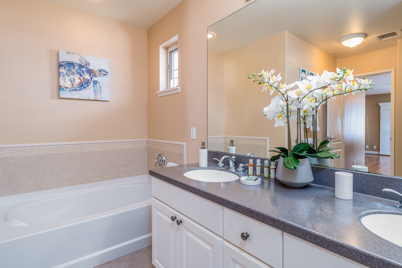 Kapolei Vacation Rentals, Ko Olina Kai 1081C - The guest bathroom with a bathtub for luxurious soaking and rest.