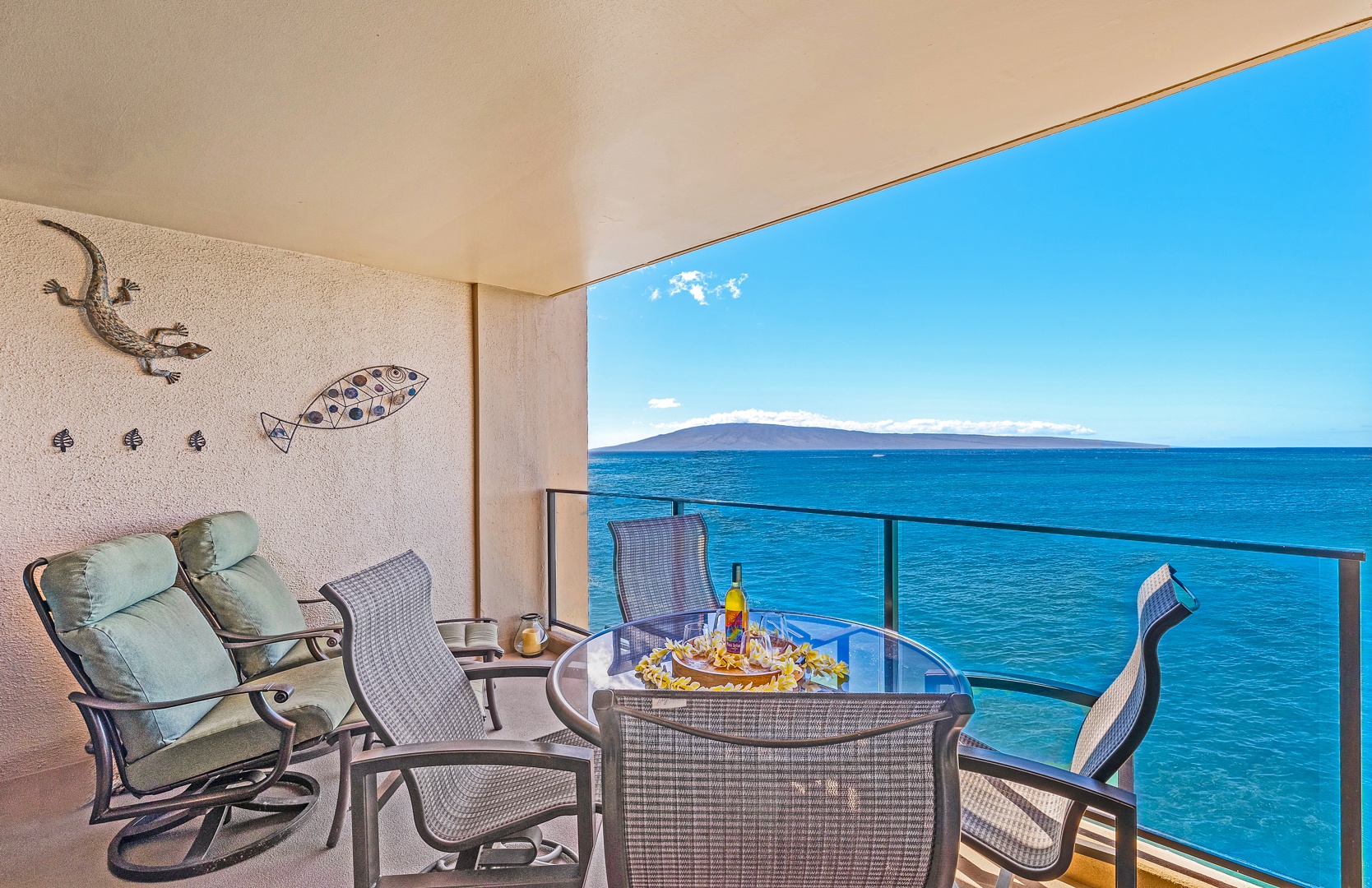 Lahaina Vacation Rentals, Mahana 1118 - Cozy oceanfront dining at Mahana 1118, perfect for meals with a view.