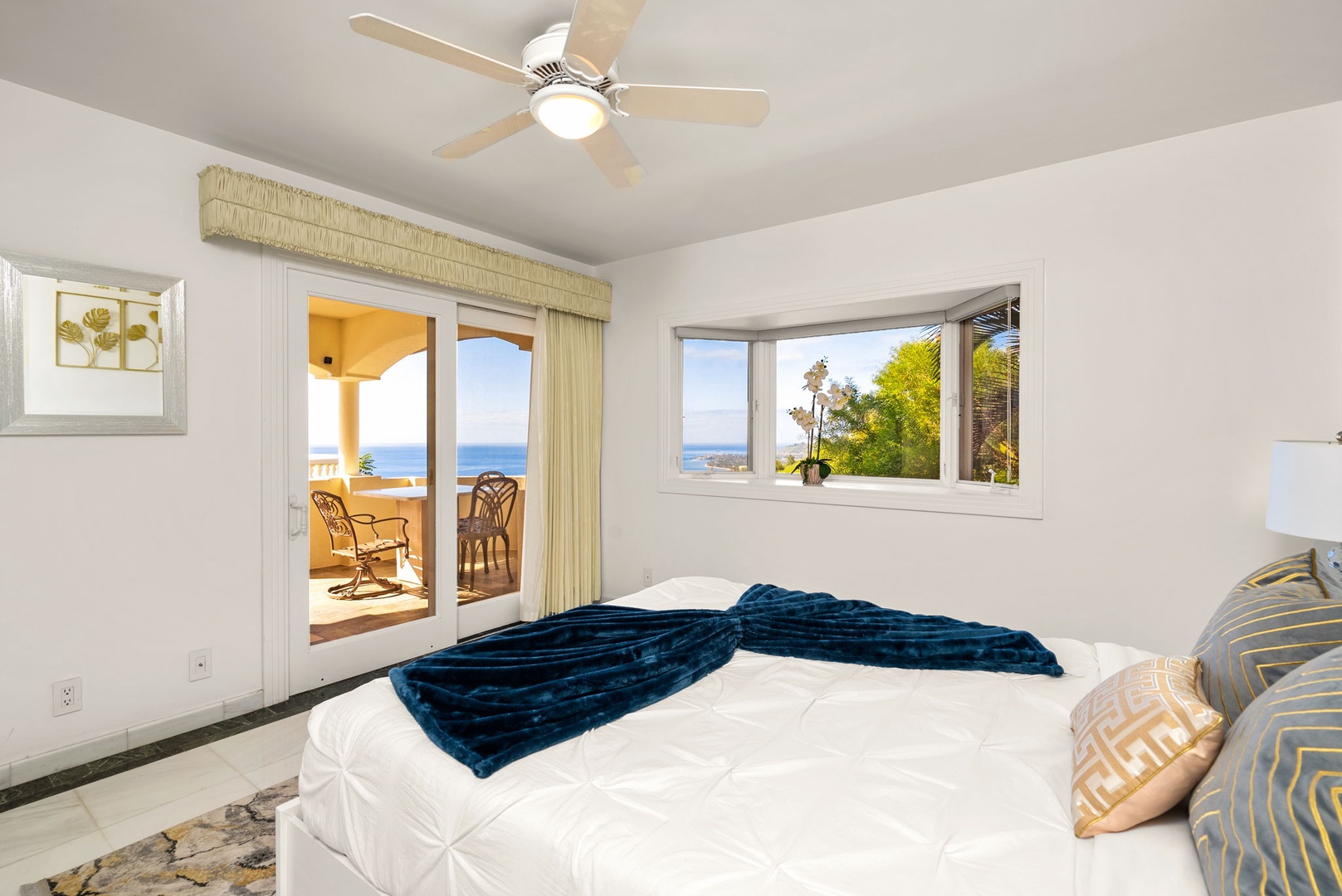 Honolulu Vacation Rentals, Hawaii Ridge Getaway - Bright and airy ambiance in the guest bedroom.