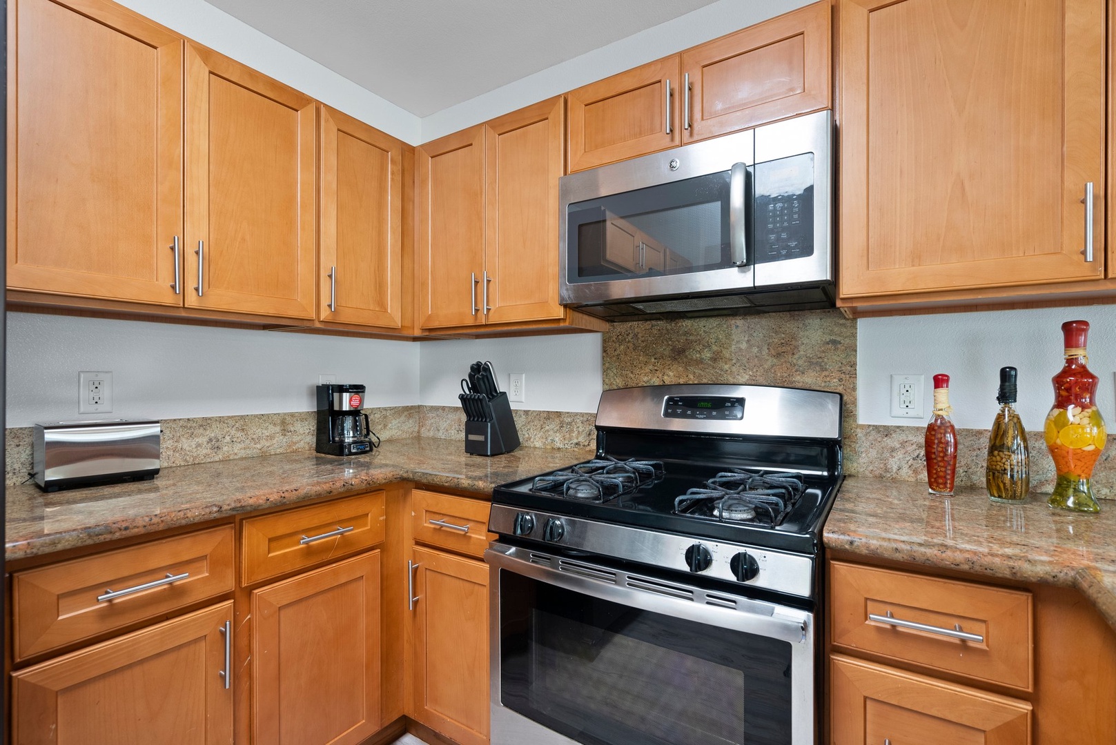 Kapolei Vacation Rentals, Kilipue Retreat - Fully equipped chef’s kitchen with gas range, microwave, and plenty of storage.