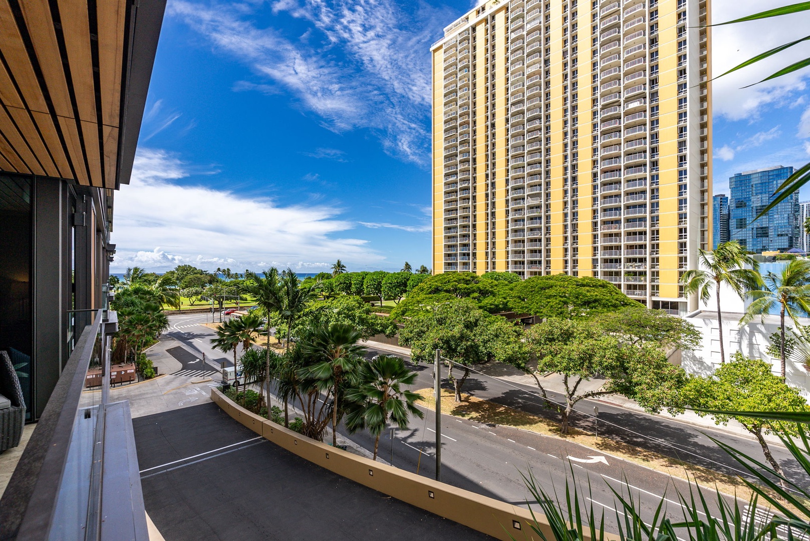 Honolulu Vacation Rentals, Park Lane Getaway - Clear skies and tall buildings set the scene for vibrant city living.