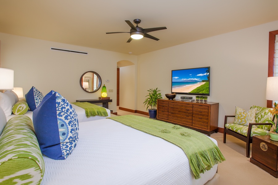 Wailea Vacation Rentals, Sun Splash C301 at Wailea Beach Villas* - Sun Splash C301 Indoor Dining For Six and Custom Built Desk Stocked with...