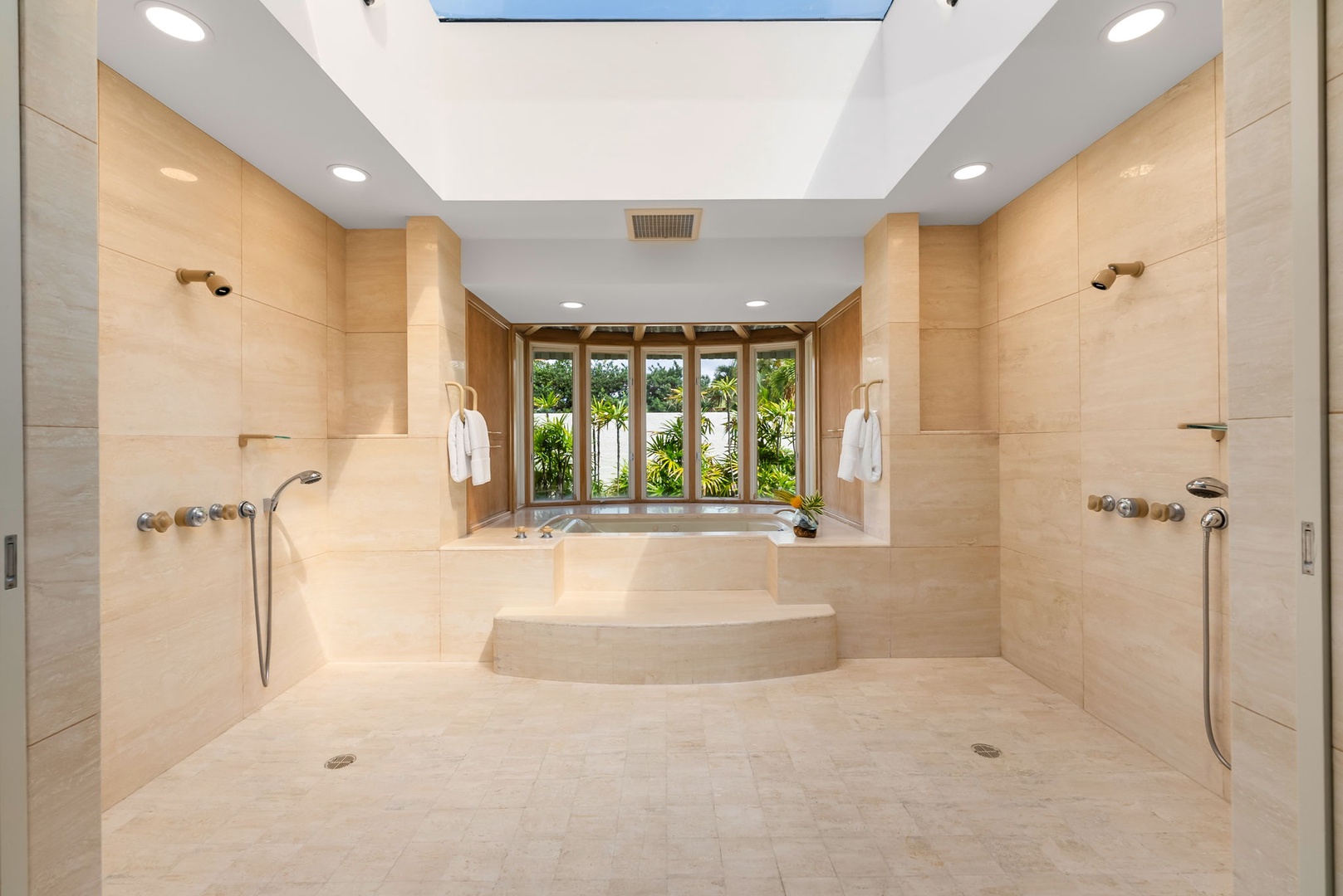 Honolulu Vacation Rentals, Luxury Golf Course Retreat in Kahala - 1077 Waiholo* - 