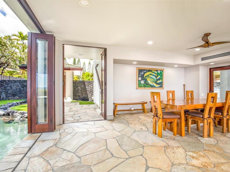 Kailua Kona Vacation Rentals, Blue Water - Large accordion doors open to embrace the pleasant ocean breezes