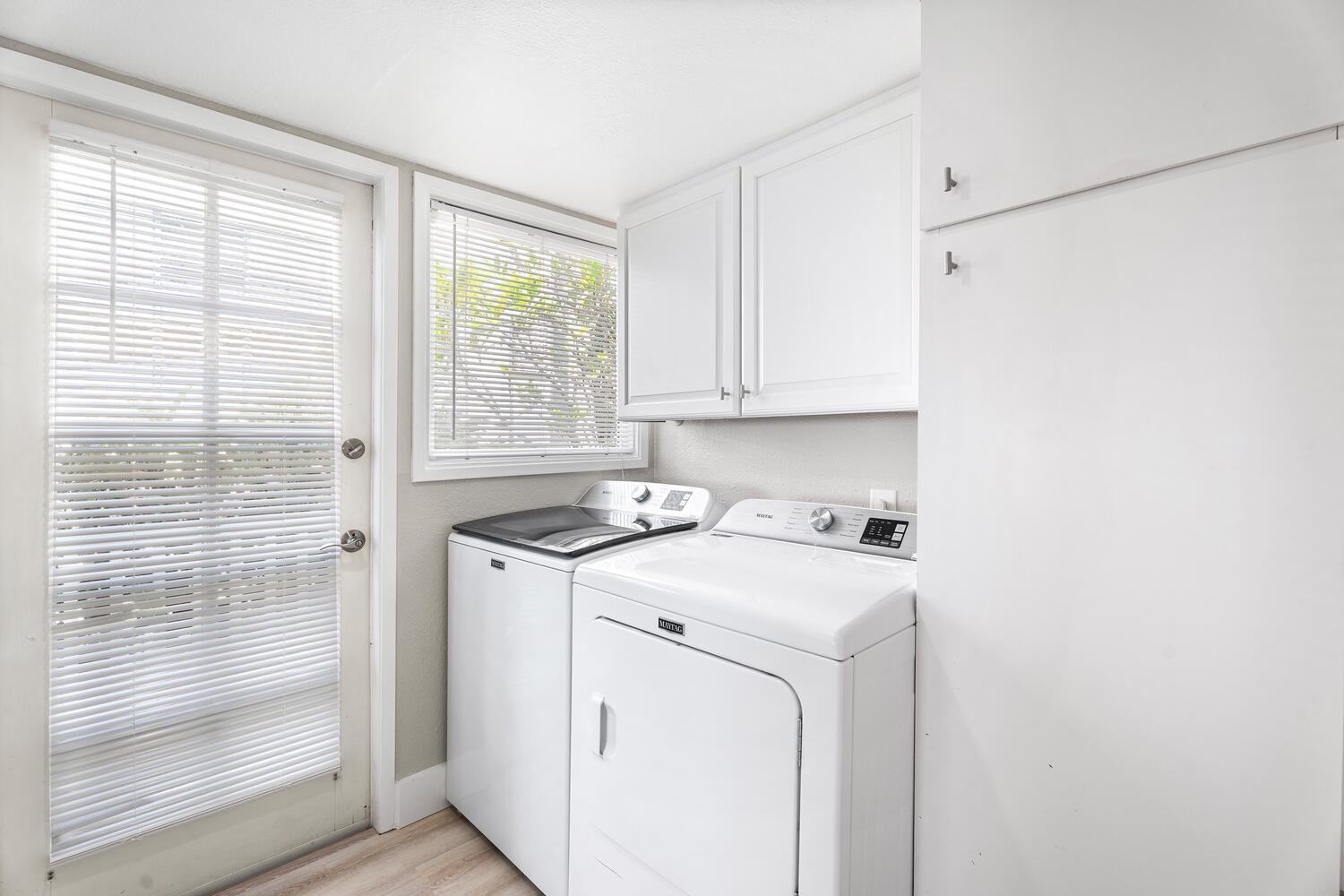 Kailua Kona Vacation Rentals, Hale Kai O'Kona #7 - Full-sized washer and dryer conveniently located in the laundry room.