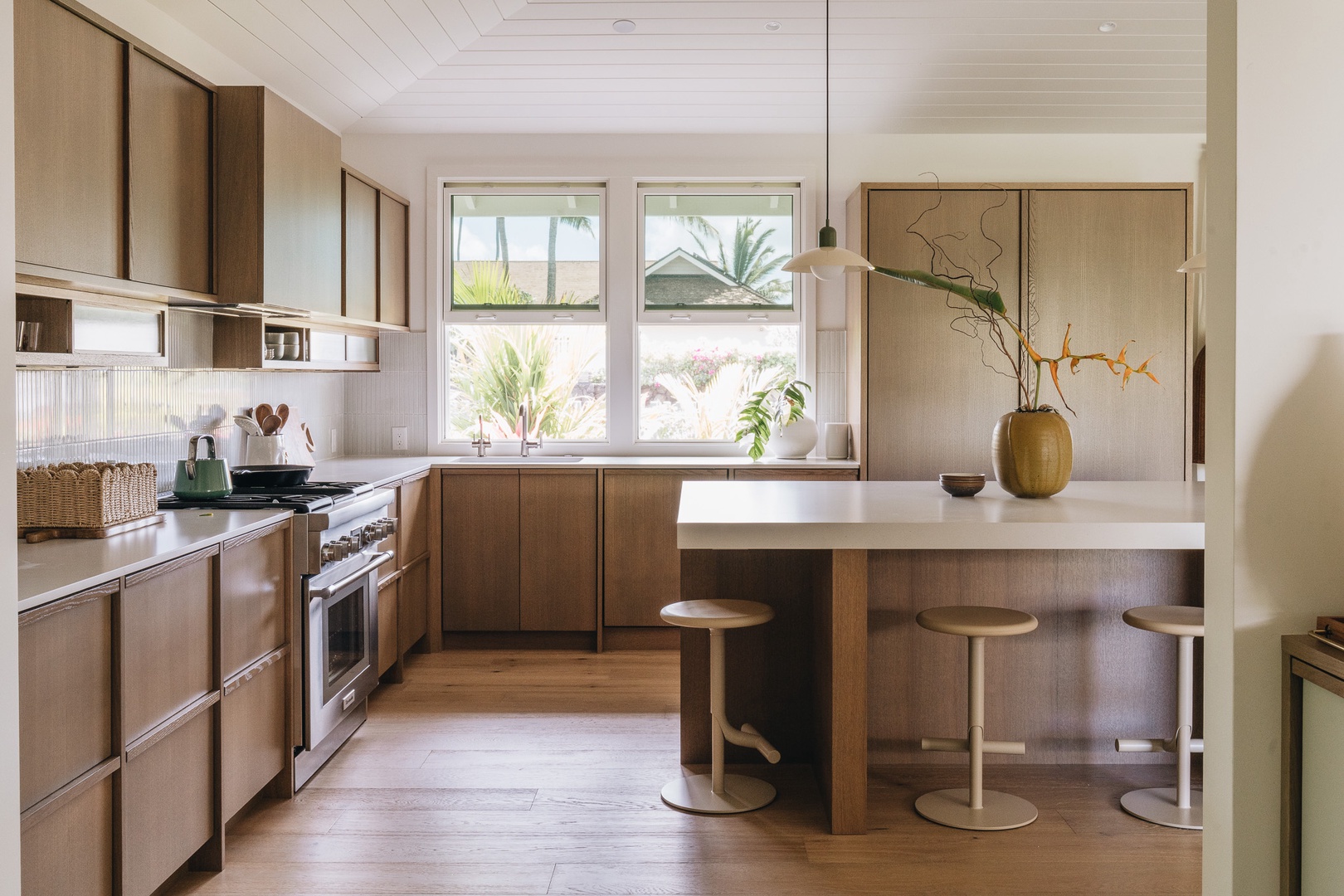 Honolulu Vacation Rentals, Surfside Bungalow** - Warm finishes and modern appliances make cooking and entertaining effortless.