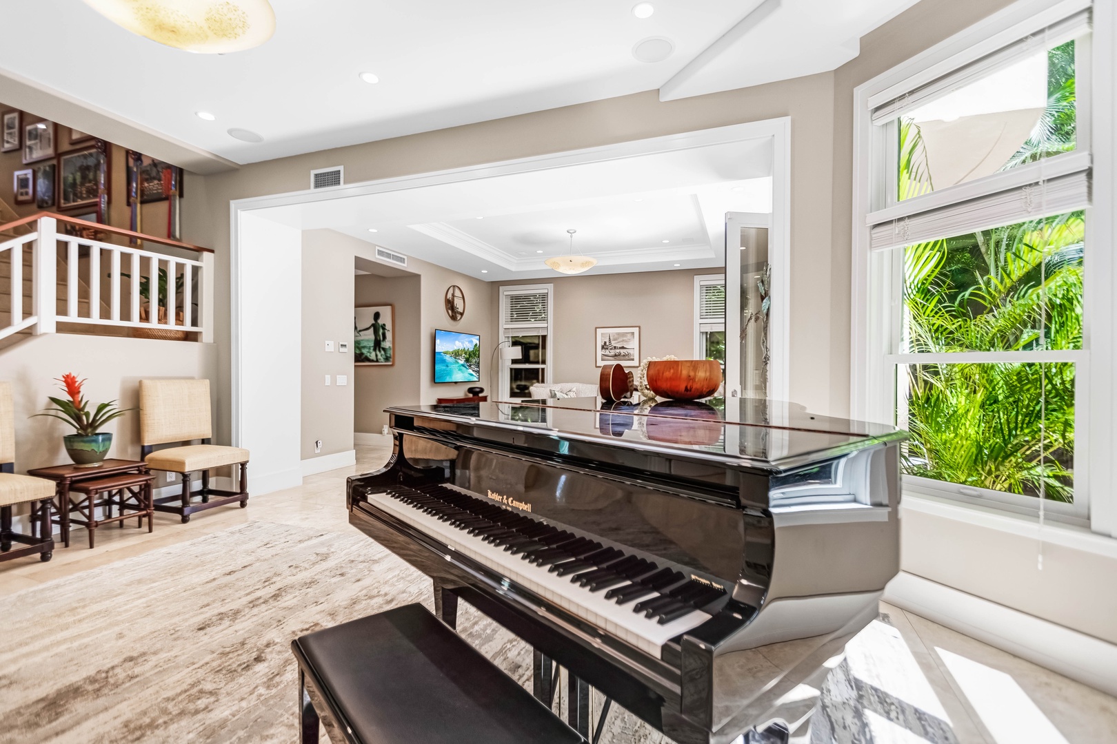 Honolulu Vacation Rentals, Pili Pono - Piano room with bay windows and garden views.