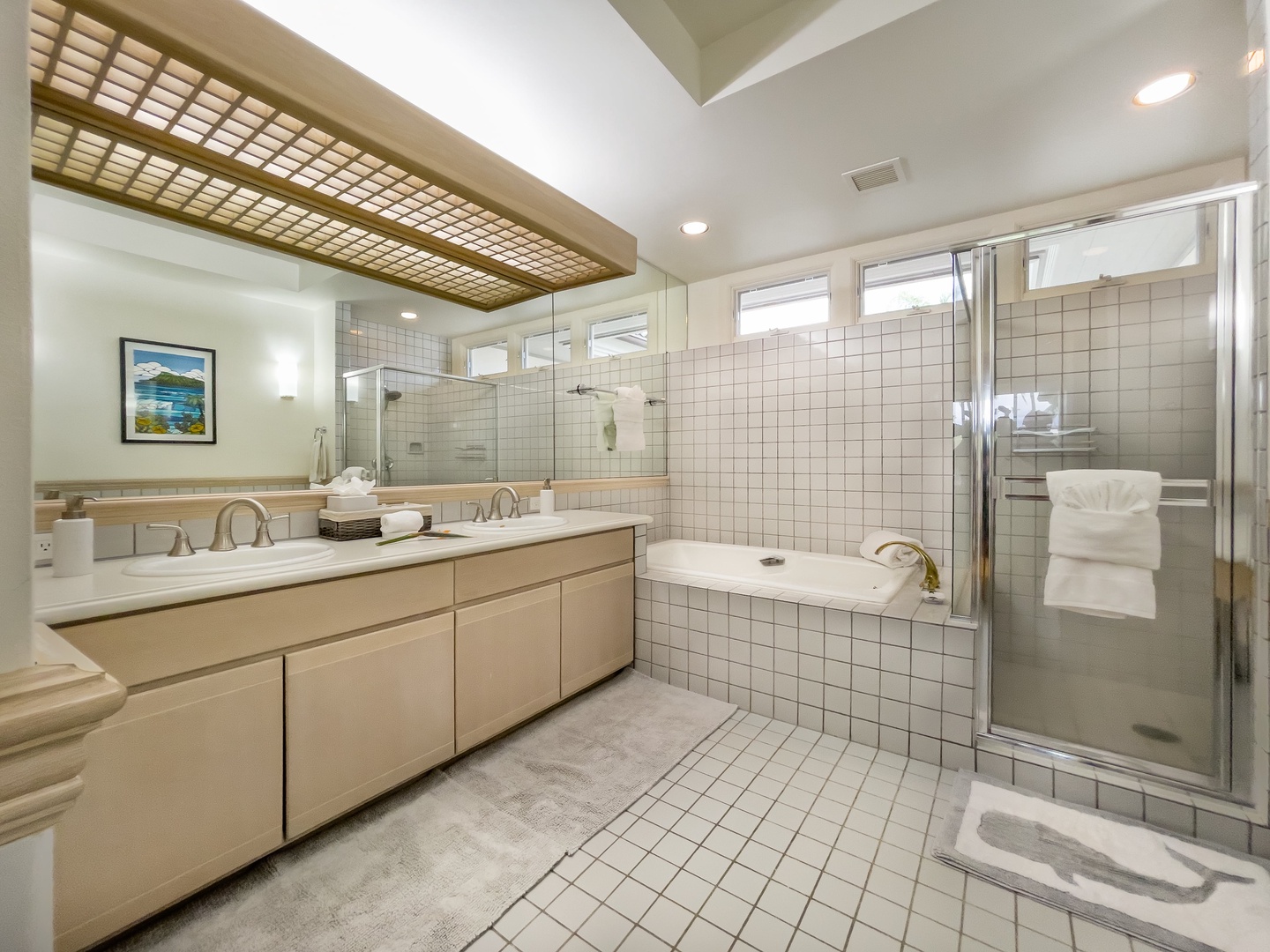 Kamuela Vacation Rentals, The Islands D3 - Large Tiled Bathroom w/ Separate WC Ensuite to Second Bedroom
