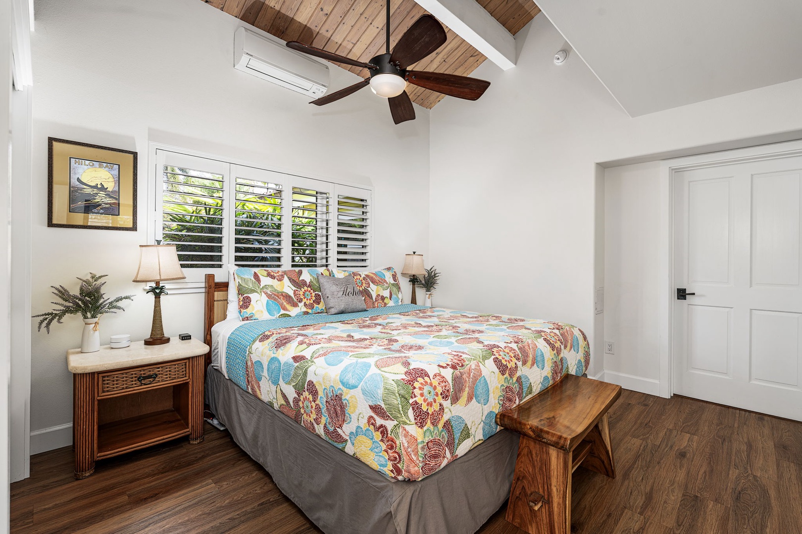 Kailua Kona Vacation Rentals, Hale Pua - Rest easy in a light-filled bedroom, with vaulted ceilings and a calm, breezy feel.