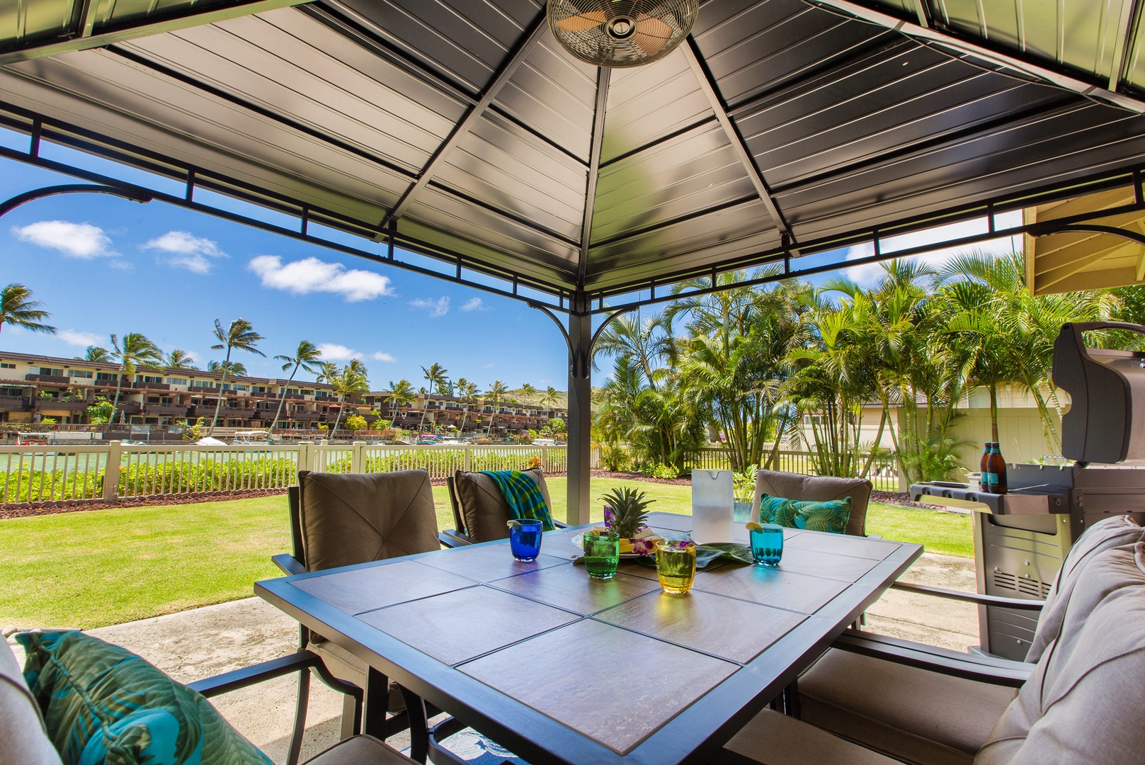 Honolulu Vacation Rentals, Ohana Kai - Barbecue while watching boaters glide by on a sunny afternoon!