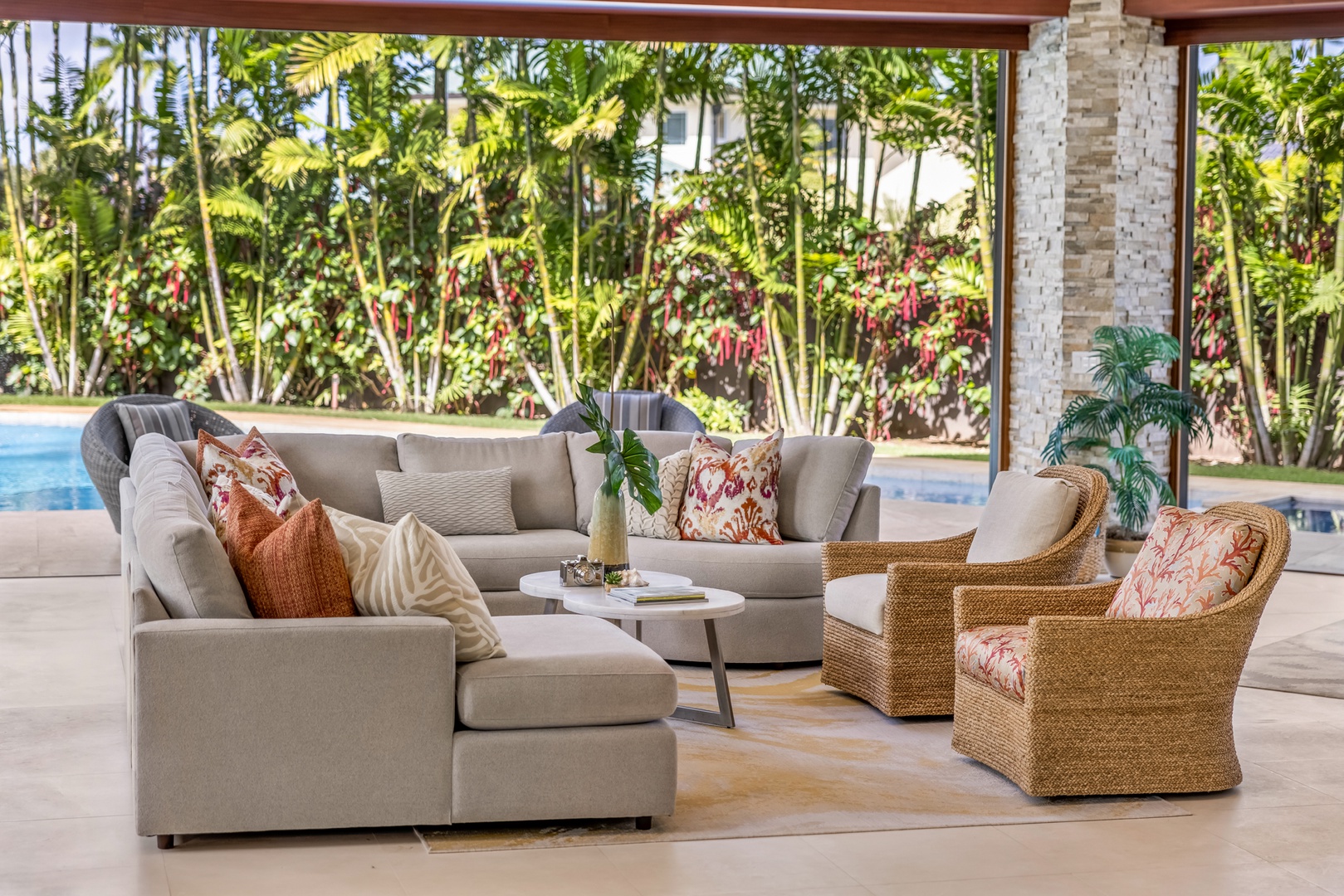 Honolulu Vacation Rentals, Kahala Grand Splendor - Cozy up in the shaded lounge area, the perfect spot for morning coffee or evening drinks.