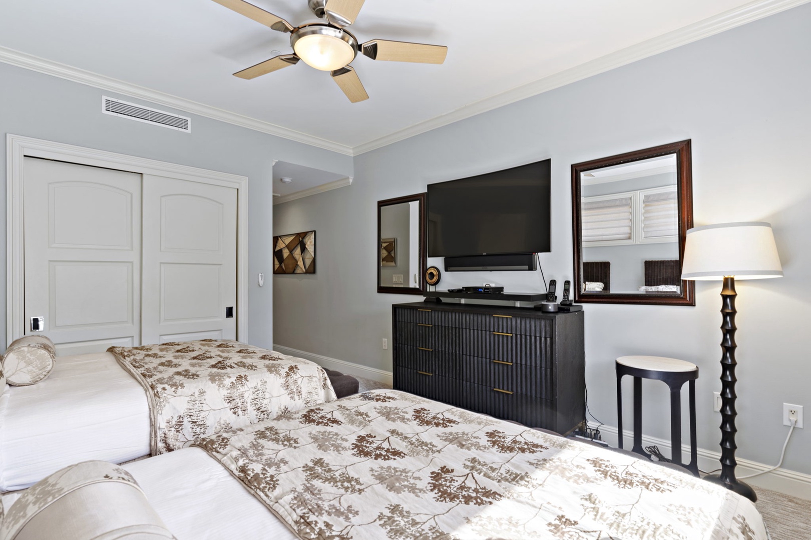 Wailea Vacation Rentals, Wailea Luxury Residence Hoolei 93-3 - This bedroom is equipped with TV, ceiling fan and ensuite bathroom.