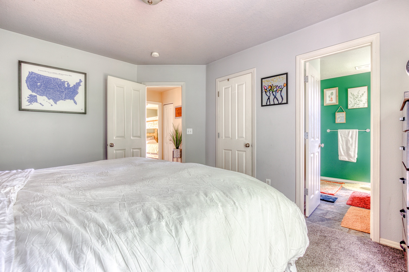 Clackamas Vacation Rentals, Duck Crossing - Easily access the additional bedrooms and your ensuite bath