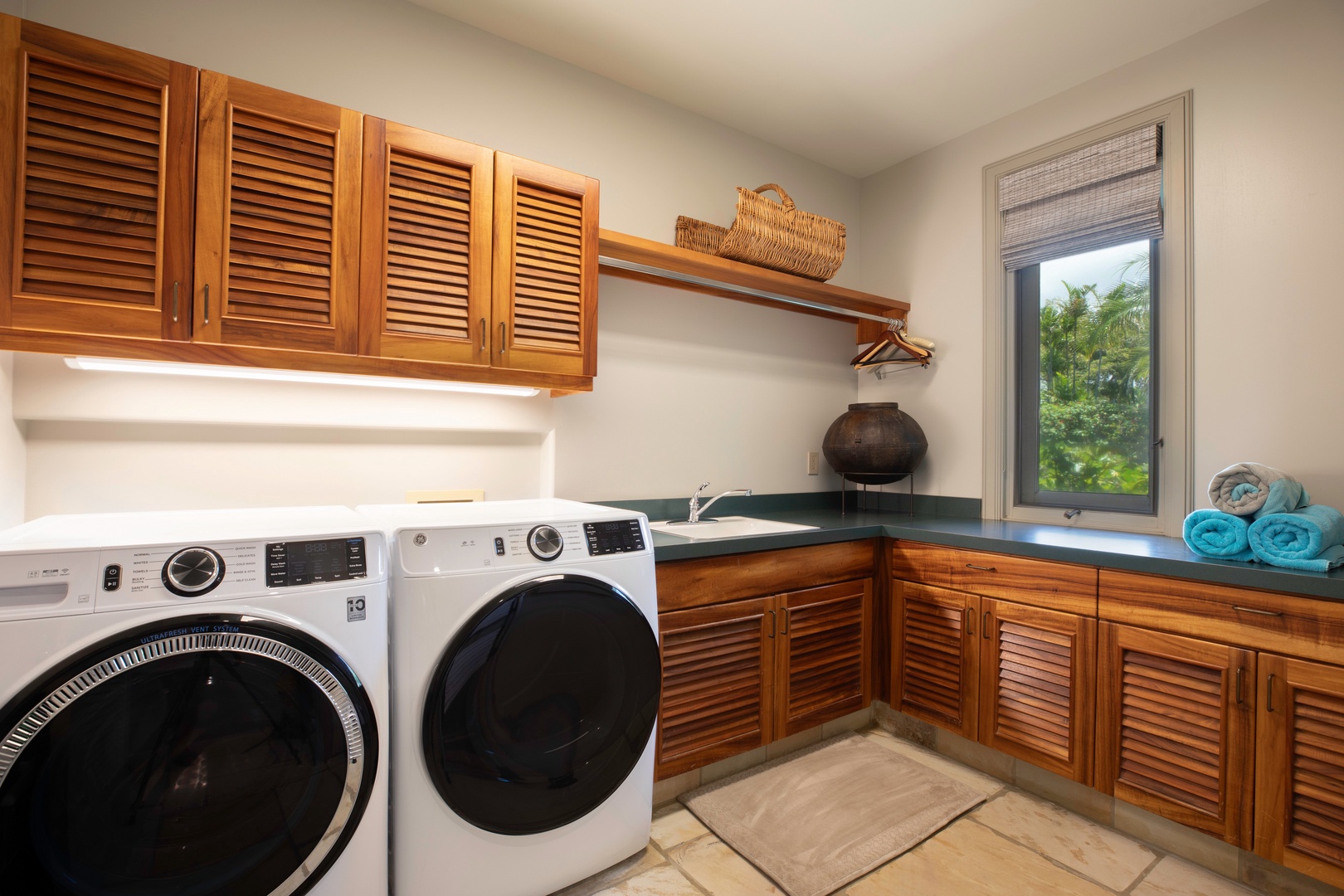 Kamuela Vacation Rentals, Canoe House at Champion Ridge - Spacious laundry room with modern appliances, plenty of counter space, and ample storage for convenience.