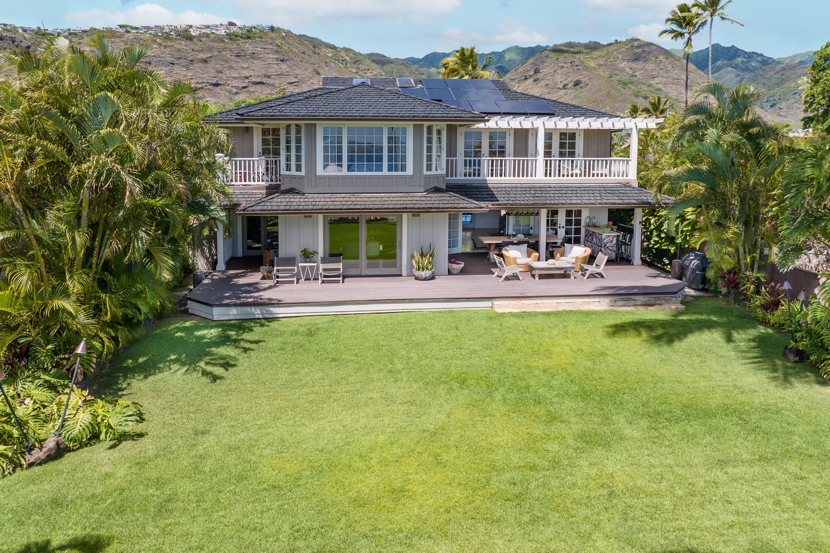Honolulu Vacation Rentals, Moana Lani - Main House - Plenty of room between the house and the shore, as the view from above makes clear.