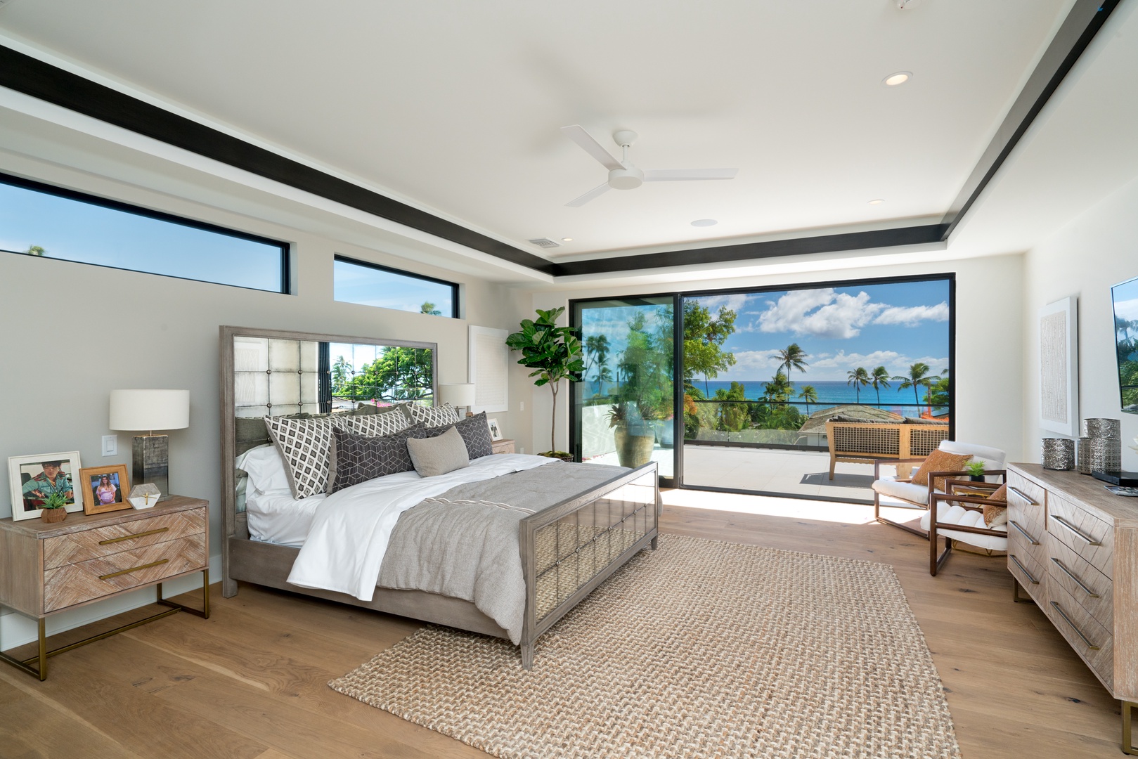 Honolulu Vacation Rentals, Diamond Head Grandeur - Primary bedroom with a king bed and ocean views