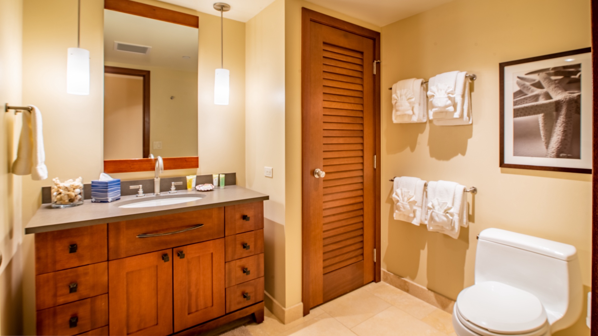 Kapolei Vacation Rentals, Ko Olina Beach Villas O1111 - The third guest bathroom is also a full bath.