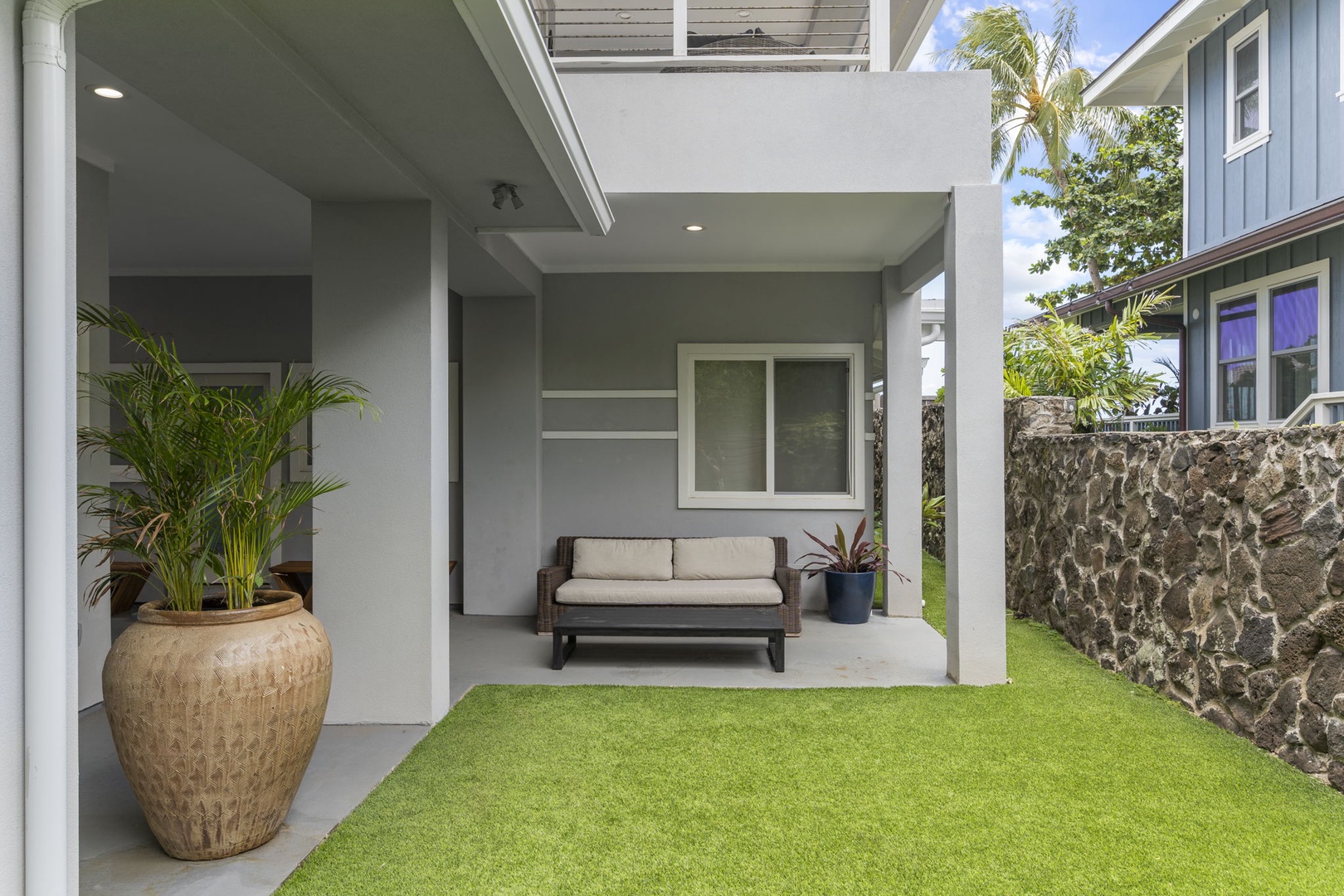 Haleiwa Vacation Rentals, Hale Nalu - Sit back and relax in the privacy of your own backyard