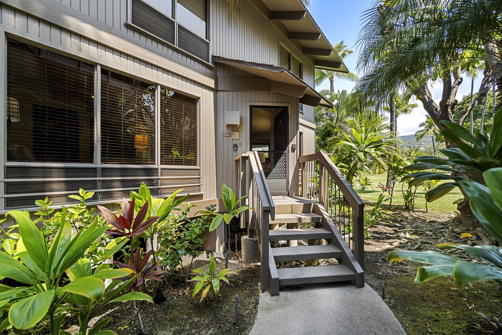 Kailua Kona Vacation Rentals, Kanaloa at Kona 1302 - Front entry with 5 steps leading up