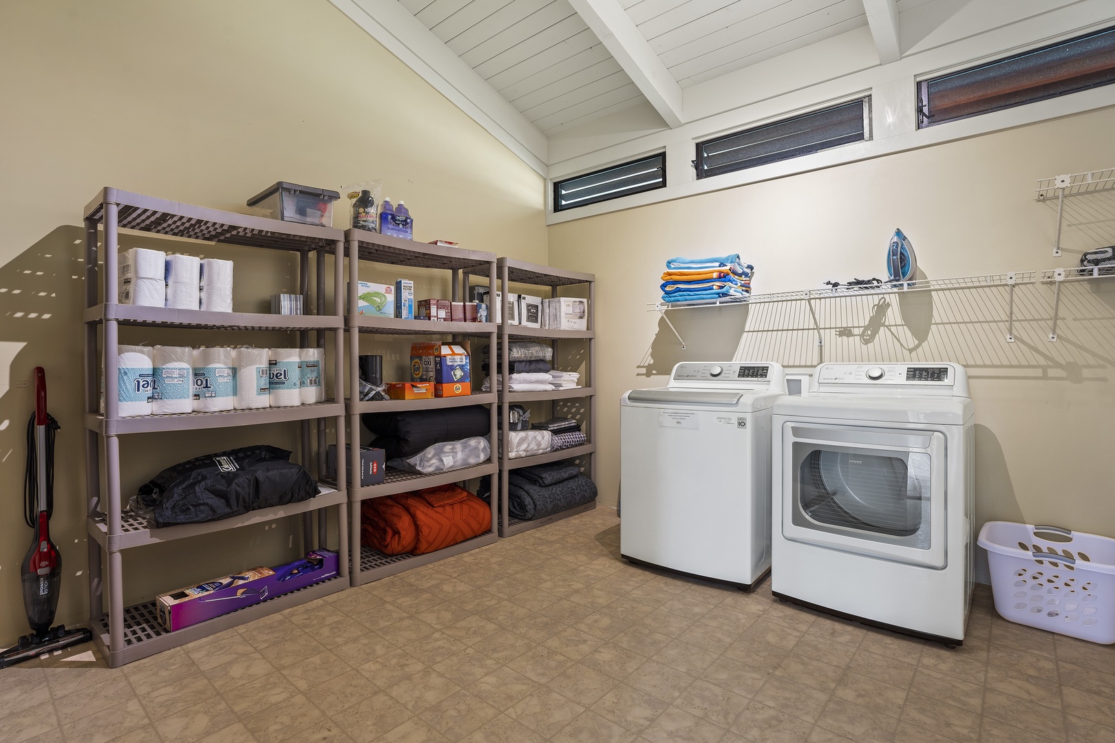 Kailua Kona Vacation Rentals, Pineapple House - Spacious laundry (provisions not guaranteed)