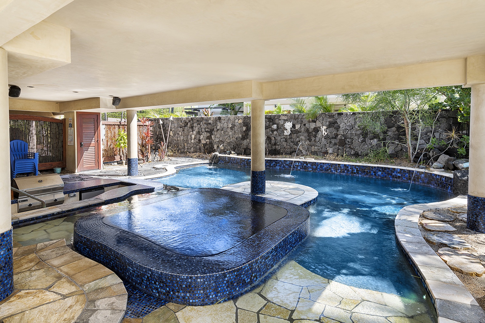 Kailua Kona Vacation Rentals, Mermaid Cove - Soak up in the infinity edge spa for outmost relation.