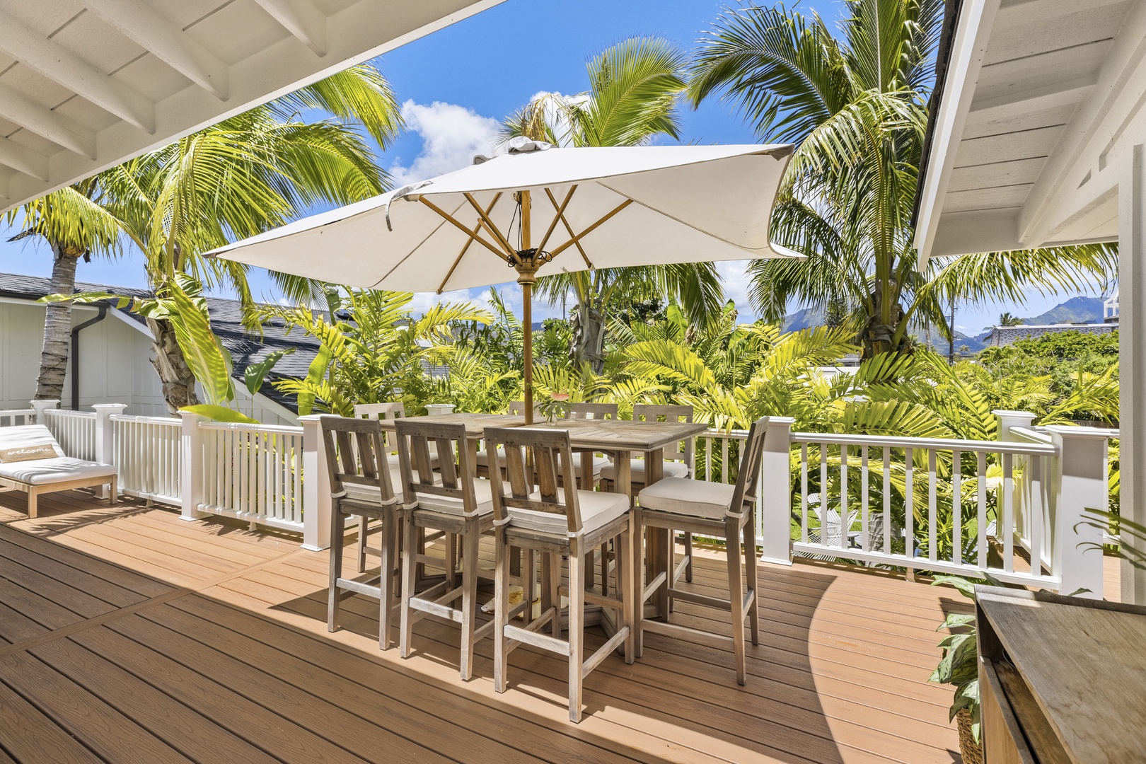Kailua Vacation Rentals, Seahorse Beach House - Expand your living space outdoors with our front house deck, an extension from the cozy living room.