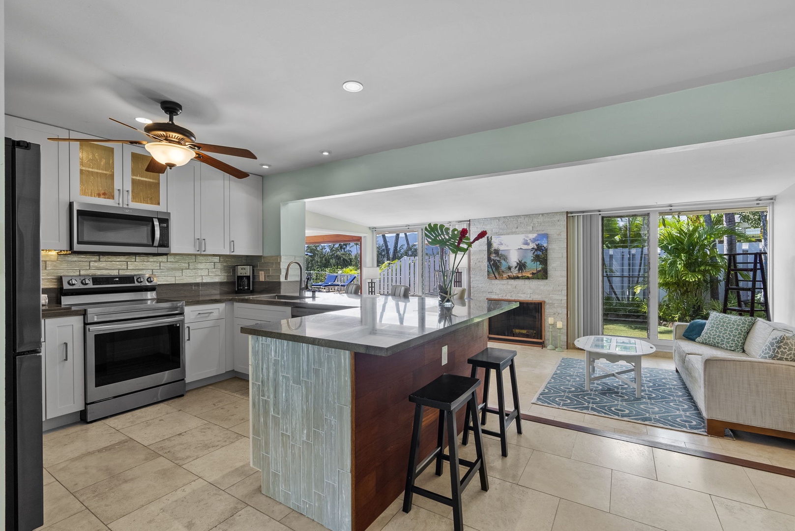 Kailua Vacation Rentals, Hale Aloha - Flow seamlessly from one space to the next with this open floorplan